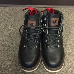 DVS mens Yodeler black boot size 9.5